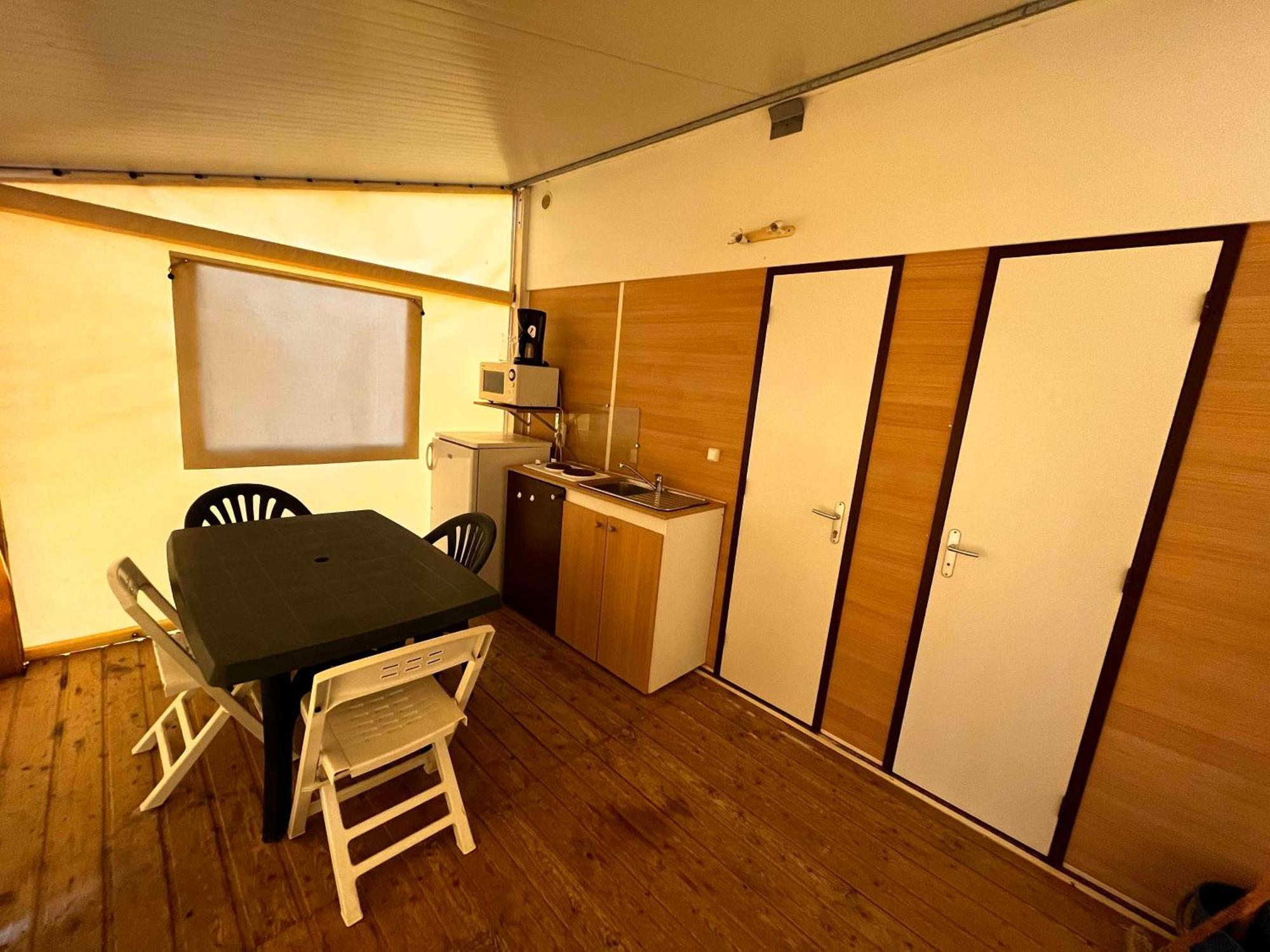 Camping Paradis Family Les Rives De L'Herault Gignac  Rom bilde